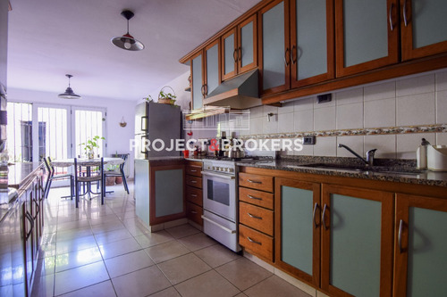 Hermosa Casa En Venta En Castelar Norte