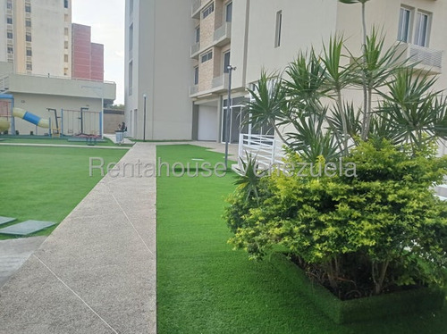 Maribel Morillo Asesor Inmobiliario De Rentahouse Vende Fabuloso Apartamento; Conectado A Planta Electrica; Cercano A Centro Comerciales Y Comercio Variado Del Este De Barquisimeto Lara