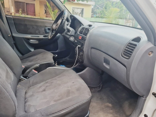 Imagen 3 de 4 de Hyundai Verna Motor 1600