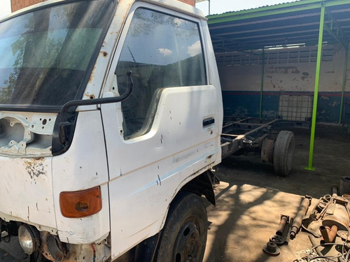 Imagen 2 de 8 de Toyota Dyna Chasis