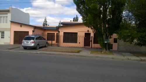 Imagen 2 de 23 de Inmobiliaria Comodoro - Casa De 3 Dormitorios, 2 Baños Pefeto Estado Y Mb Ubiaciómc