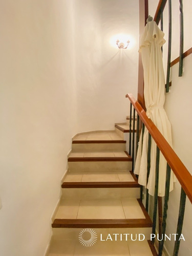 Casa En Cantegril- Ref: 1335