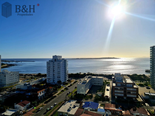 Punta Del Este Apartamento 3 Dormitorios Edificio Con Servicios  Zona Mansa 