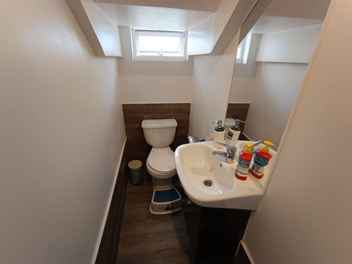 Exclusiva Casa En Condominio En Venta De 4 Dorm. En Machalí
