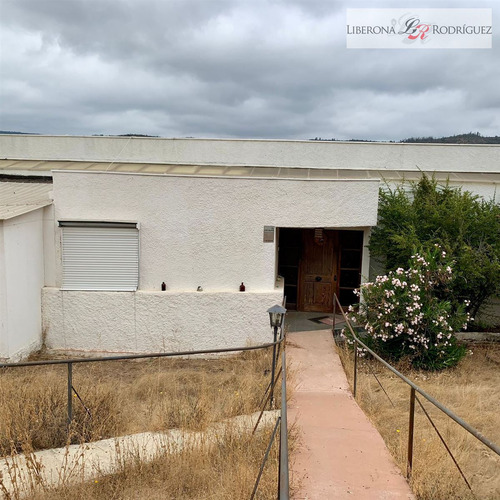 Casa En Venta De 8 Dorm. En Quilpué