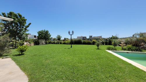 Casa En Venta En El Barrio Santa Rita Canning San Vicente