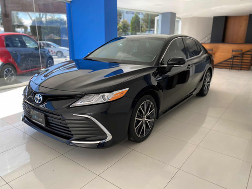 Toyota Camry 2.5 XLE Hybrid