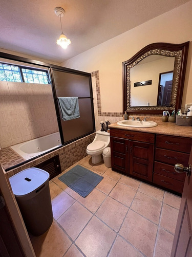 Imagen 20 de 30 de Vendo Hermosa Casa, Excelente Diseño Con Finos Acabados De Madera
