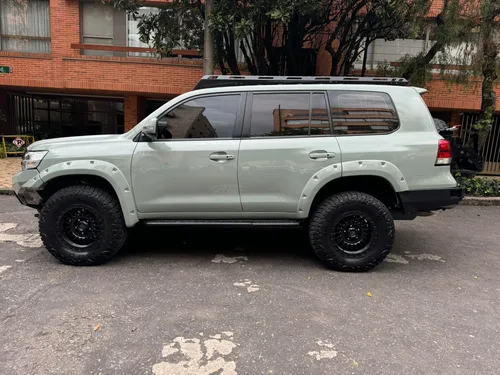 Toyota Land Cruiser 4.5 Imperial Lc200 Diésel