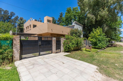 Imagen 2 de 30 de Casa Venta - 1 Dormitorios 2 Baños - 300mts2 Totales - Villa Elisa