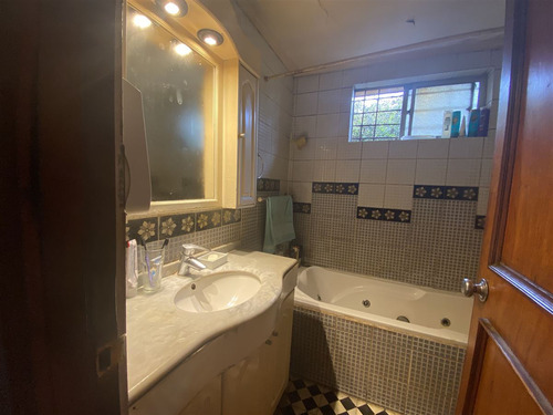 Casa En Venta De 6 Dorm. En La Cisterna