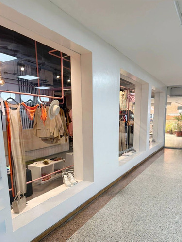 Fondo De Comercio En Venta Tienda De Ropa En Cc Los Próceres Libertador Caracas
