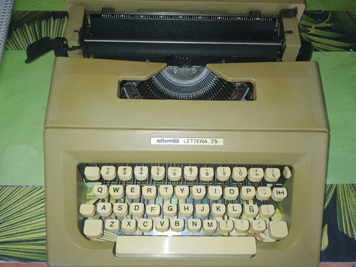 Máquina De Escribir Olivetti  Lettera 25