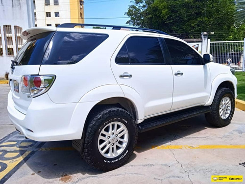 Imagen 3 de 9 de Toyota Fortuner Sr