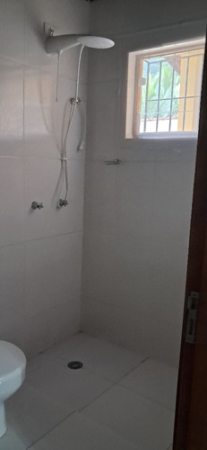 Casa Com 2 Quartos, 2 Banheiros, 2 Vagas Na Garagem