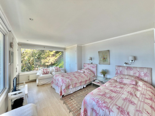 Gran Casa En Primera Línea Con Vista Impresionante, Zapallar