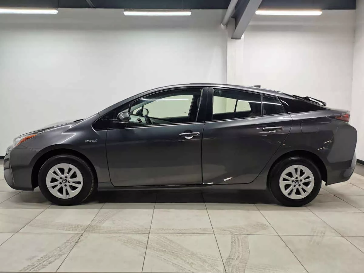 Toyota Prius 1.8 Base Cvt