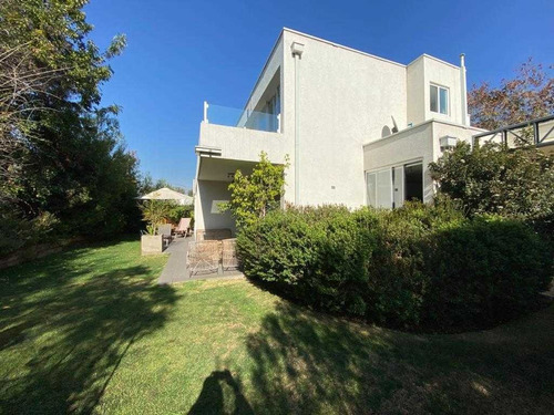 Preciosa Casa Ubicada En María Monvel, La Reina Alta