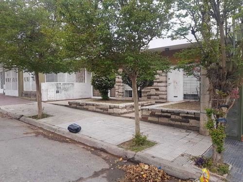Imagen 2 de 10 de Casa En Venta 3 Dormitorios Con Patio- Barrio General Paz