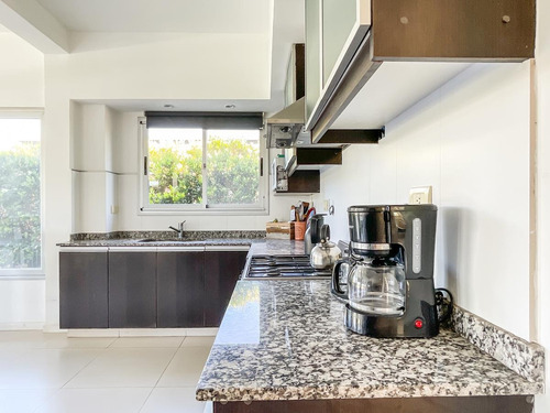 Imagen 21 de 30 de Casa De 4 Dormitorios En Venta En La Comarca De Excelente Calidad