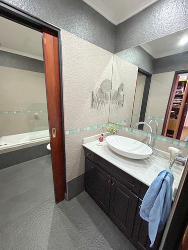 Lujan 1300 - Lanus Este - Excelente Chalet 5 Amb Con Parque Y Pileta! Impecable