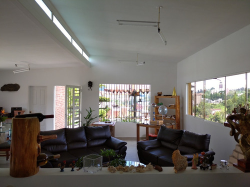 Best House Vende Maravillosa Casa Multifamiliar Con Local Comercial Y Hermosos Espacios En Urb Las Polonias Nuevas. San Antonio De Los Altos