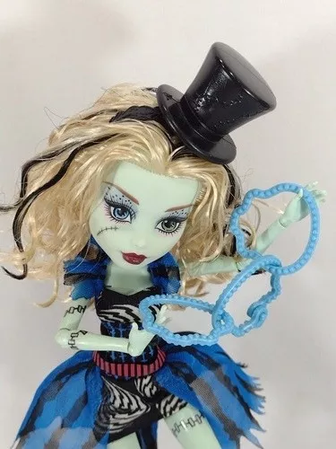 Boneca Frankie Stein Freak Du Chic Circo Mágico Monster High