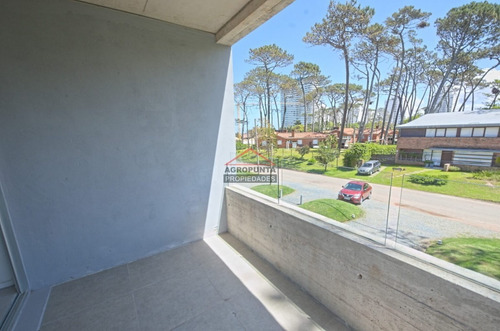 Apartamento En Punta Del Este- Ref: 5398