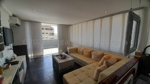 Hermoso Apartamento De 3 Niveles En Jorge Coll