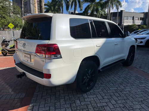 Toyota Land Cruiser Lc200 Vxr 4.6 At 4x4 2021 Blindaje 2+