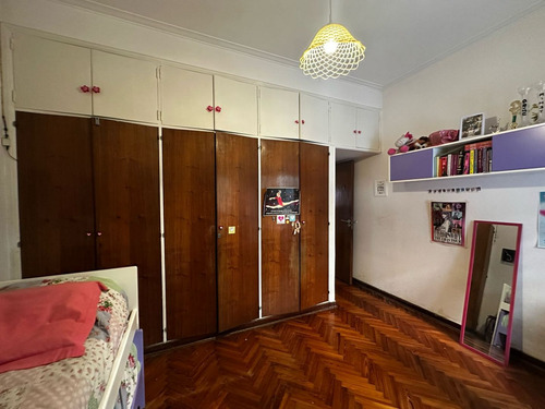 Venta| Casa De 6 Amb Desarrollada En Dos Plantas C/patio, Jardín C/parrilla Y Gran Terraza|saavedra