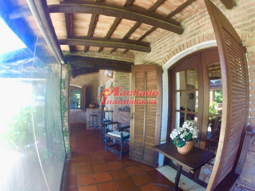 Muy Lindo Chalet De 3 Dormitorios- Ref: 6296