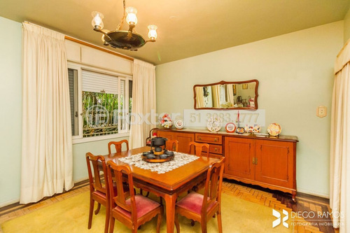 Casa, 6 Dormitórios, 236.67 M², Teresópolis - 204090