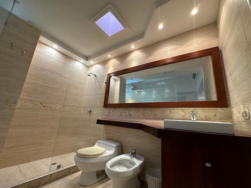 En Alquiler Town House En Residencias Vistalago En Altos De Guataparo