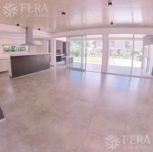 Imagen 8 de 22 de Venta De Casa 4 Ambientes Con Cochera, Fondo Libre Y Jacuzzi En Altos De Hudson Ii (26990)