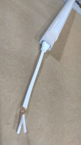 Imagem 5 de 8 de Lampada Led Universal Bivolt Para Expositores E Cervejeiras.