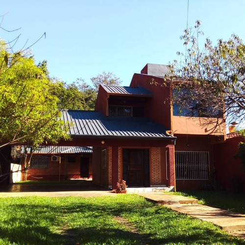 Imagen 2 de 5 de En Venta Casa De 2 Niveles Barrio Residencial Carmelitas