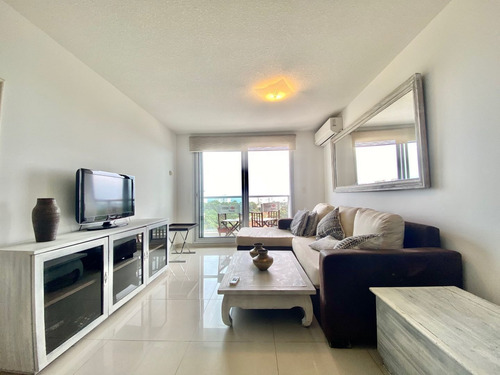 Apartamento En Venta De 3 Dormitorios En Roosevelt
