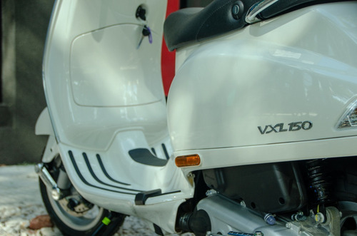 Imagen 12 de 15 de Scooter Piaggio Vespa Vxl 150 Blanco 0km Concesionario Cuota