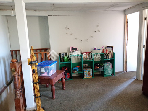 Casa En Venta De 4 Dorm. En Maipú
