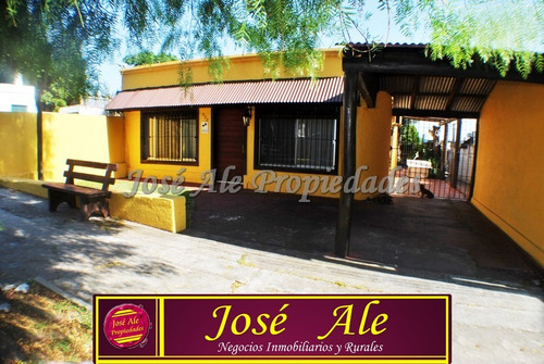 Imagen 1 de 14 de En Venta Casa De Dos Dormitorios Colonia Del Sacramento