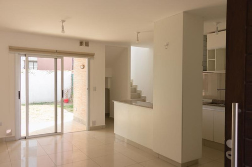 Imagen 2 de 12 de Duplex Housing De Manantiales! Oportunidad