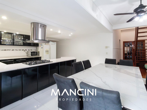 Casa En Venta De 6 Ambientes Con Piscina, Quincho, Parrilla Y Cochera Pasante - San Martín