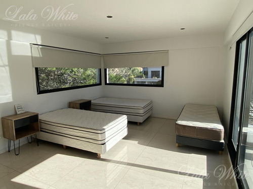 Casa En Venta En Saint Thomas Este, Canning