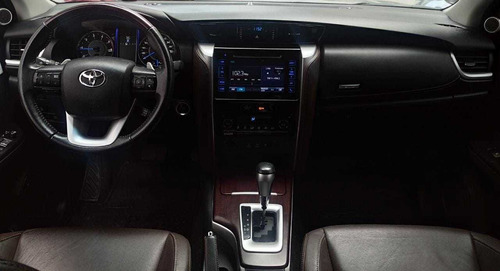 Imagen 9 de 15 de Toyota Sw4 4x4 Srx 2.8 Tdi At 7a 2017