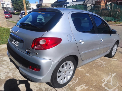 Peugeot 207 2010 1.4 Xs