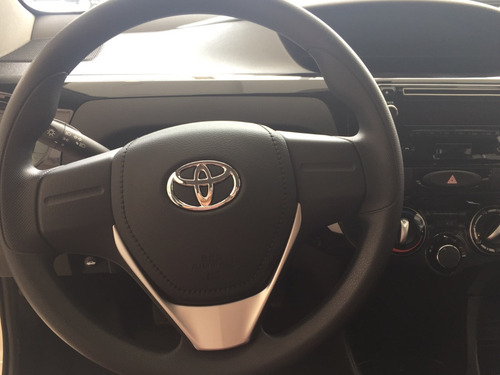 Imagen 2 de 21 de Toyota Etios 5p X 6m/t My 2022 Cupo Mr