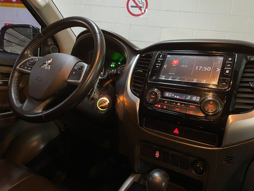 Imagem 8 de 13 de Mitsubishi L200 Triton 2.4 16v Turbo Diesel Sport Hpe Cd