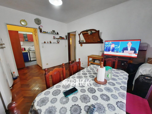 Hipolito Yrigoyen Al 2900 - Impecable Todo Sol Todo Externo