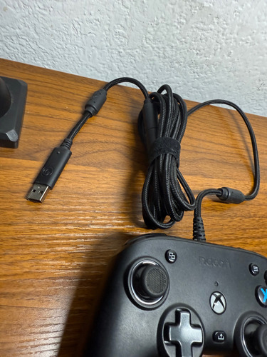 Control Alambrico Pro Compac Compatible Con Xbox One X/s Pc (Usado)
